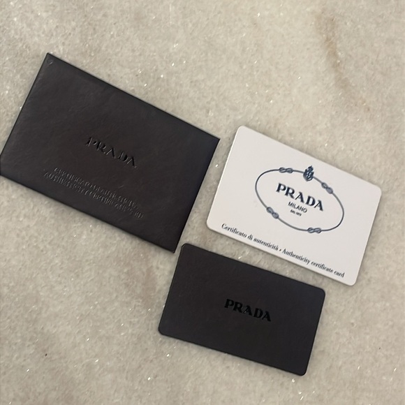 Prada Saffiano Bow Zippy Wallet - Picture 4 of 17